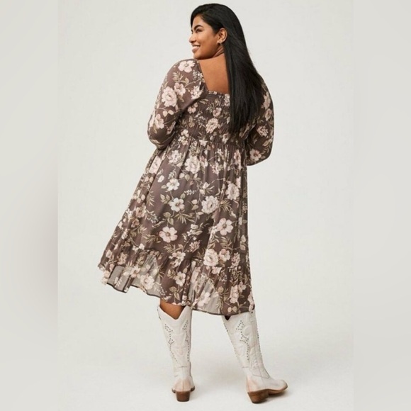 Torrid Smocked Chiffon Tunic Gray Floral Boho Size 2 - Picture 2 of 10